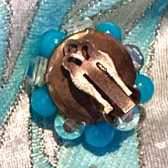 Vintage turquoise glass bead ab crystal filagree  cluster clip earrings - Picture 6 of 7